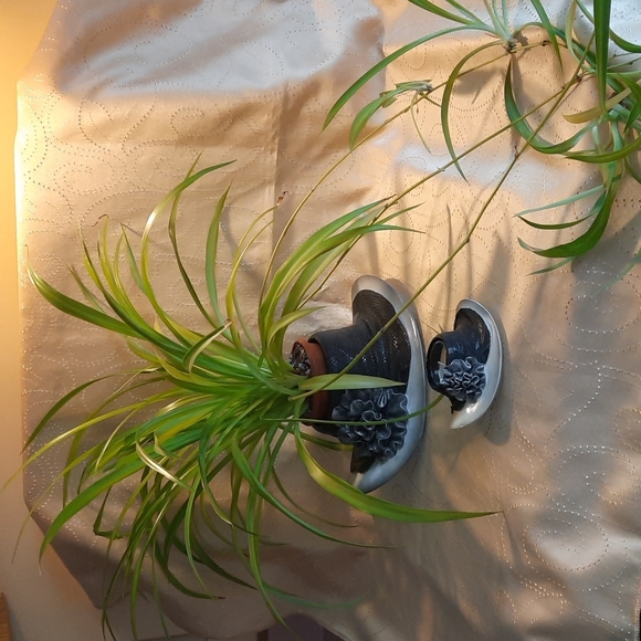 Garden Diva Sunday best hat planters and candle containers. - Picture 8 of 8